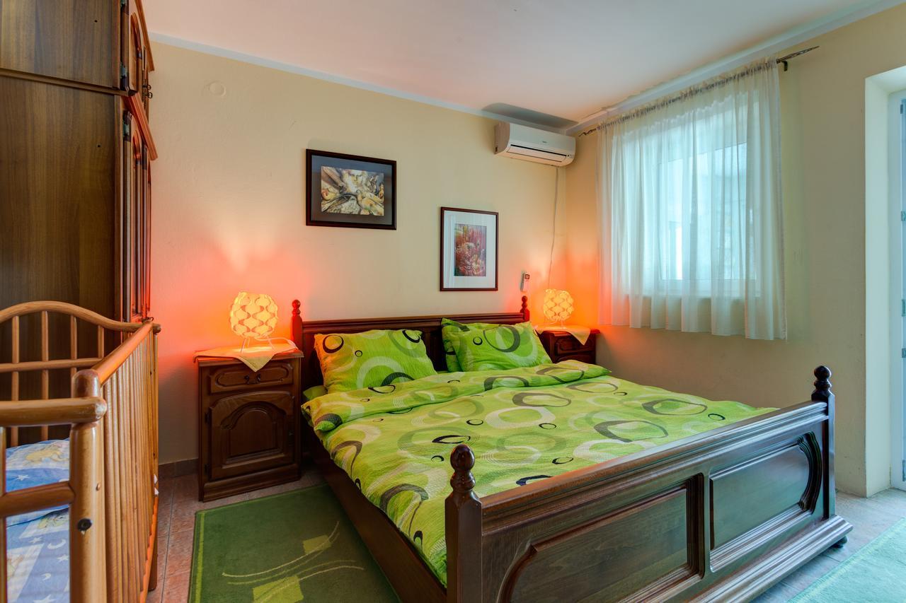Apartments Varja Светі-Стефан Екстер'єр фото