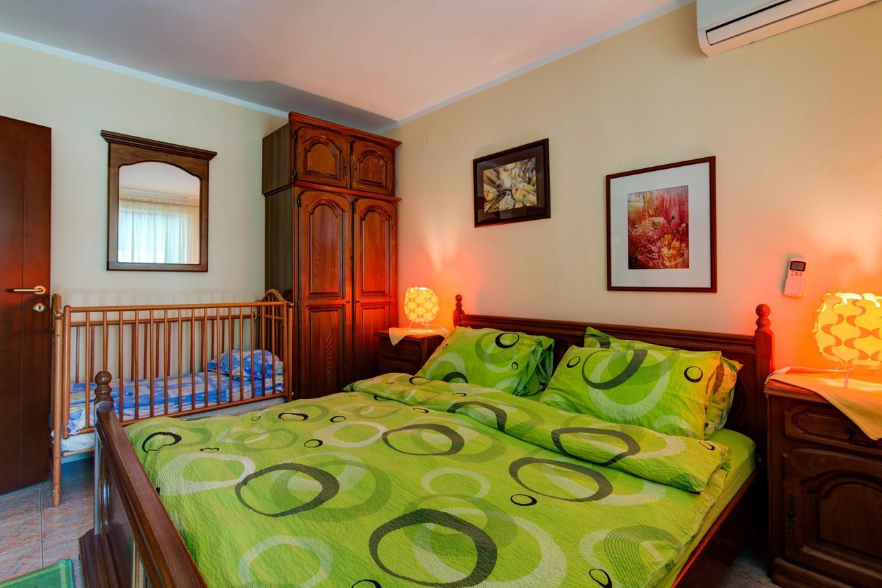 Apartments Varja Светі-Стефан Екстер'єр фото